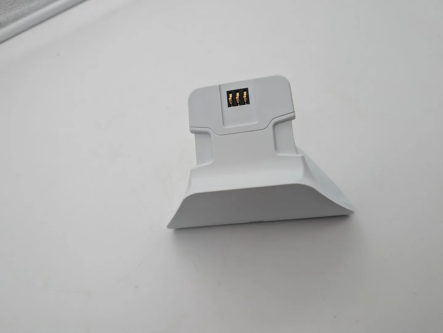 Razer Universal Quick Charging Stand for Xbox - White thumbnail
