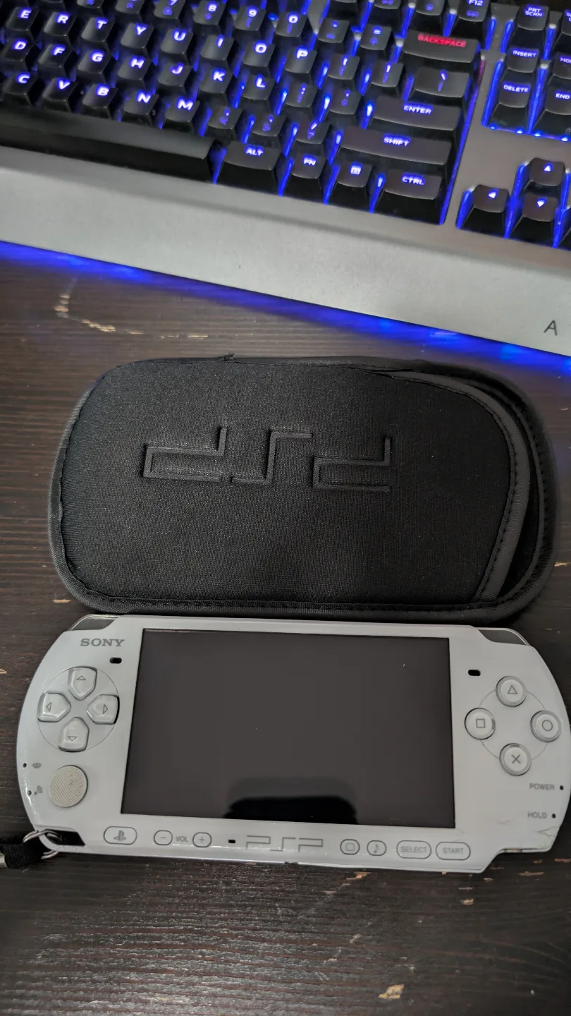 psp 3000 (32gb) jailbroken and games installed thumbnail