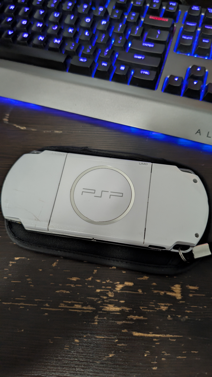 psp 3000 (32gb) jailbroken and games installed - photo 2