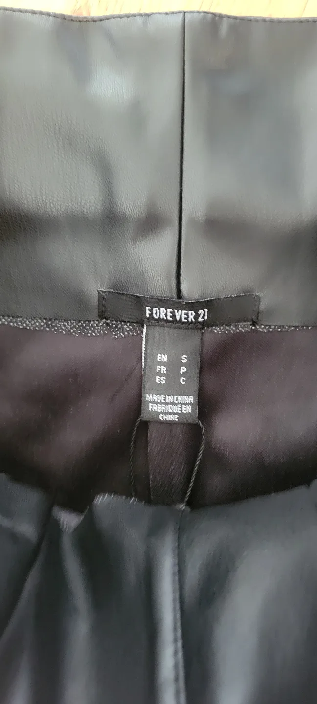 Forever 21 Black Faux Leather Shorts with Belt image indicator(6)