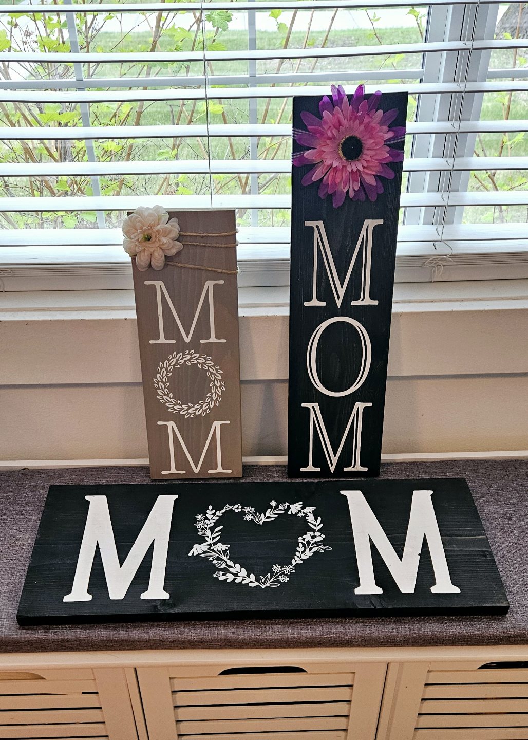 mom signs