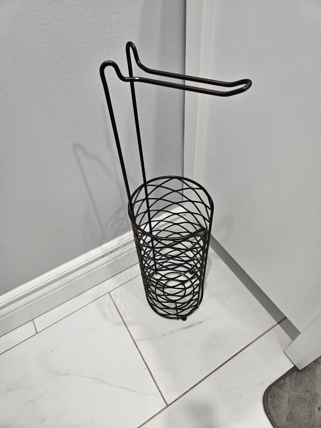 Freestanding Toilet Paper Holder thumbnail