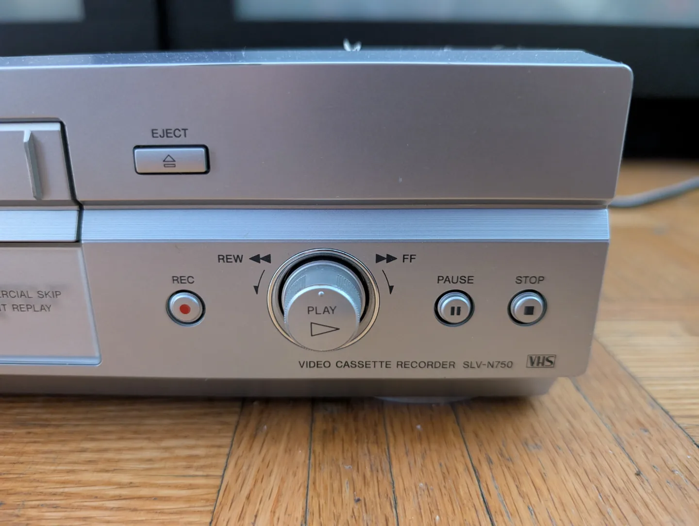 Sony SLV-N750 Hi-Fi Stereo VHS VCR image indicator(5)