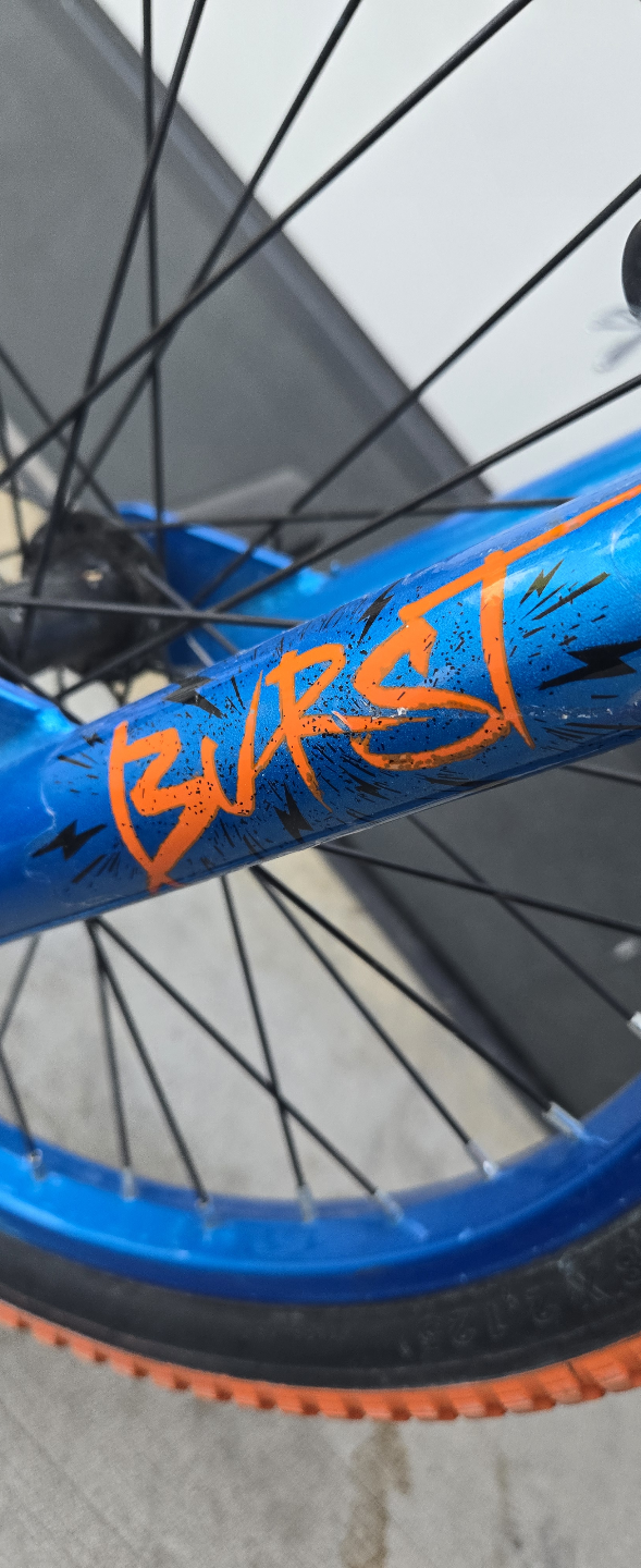 Mongoose 18-inch Burst Kid's Bike - Blue & Orange - photo 2