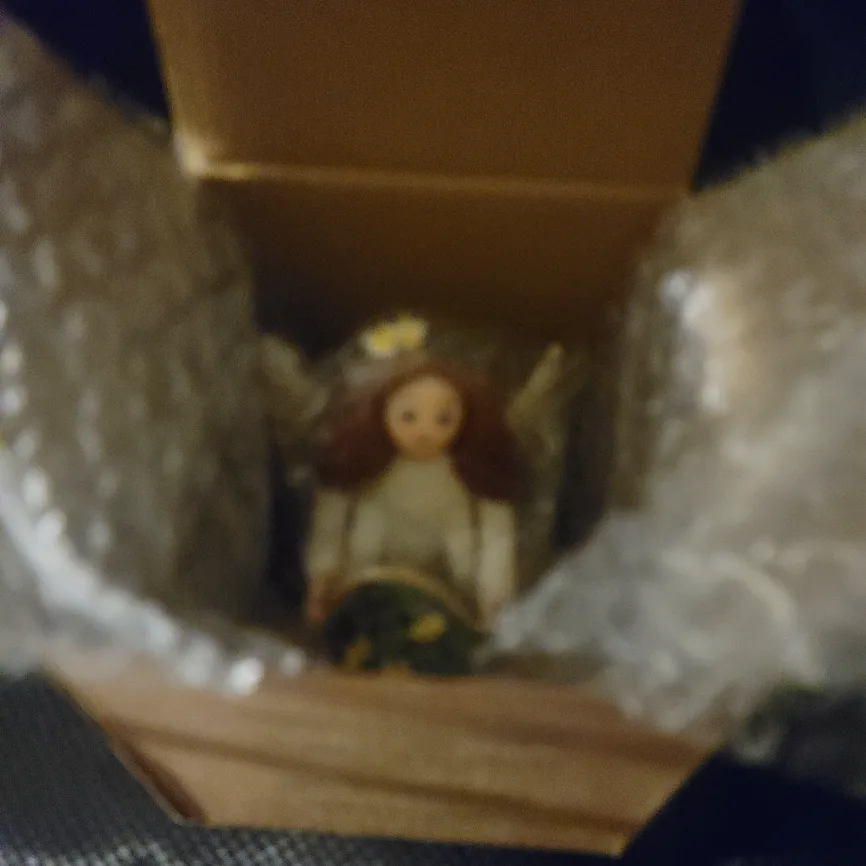 Kneaded Angels Barefoot Collection Colleen Figurine image indicator(3)