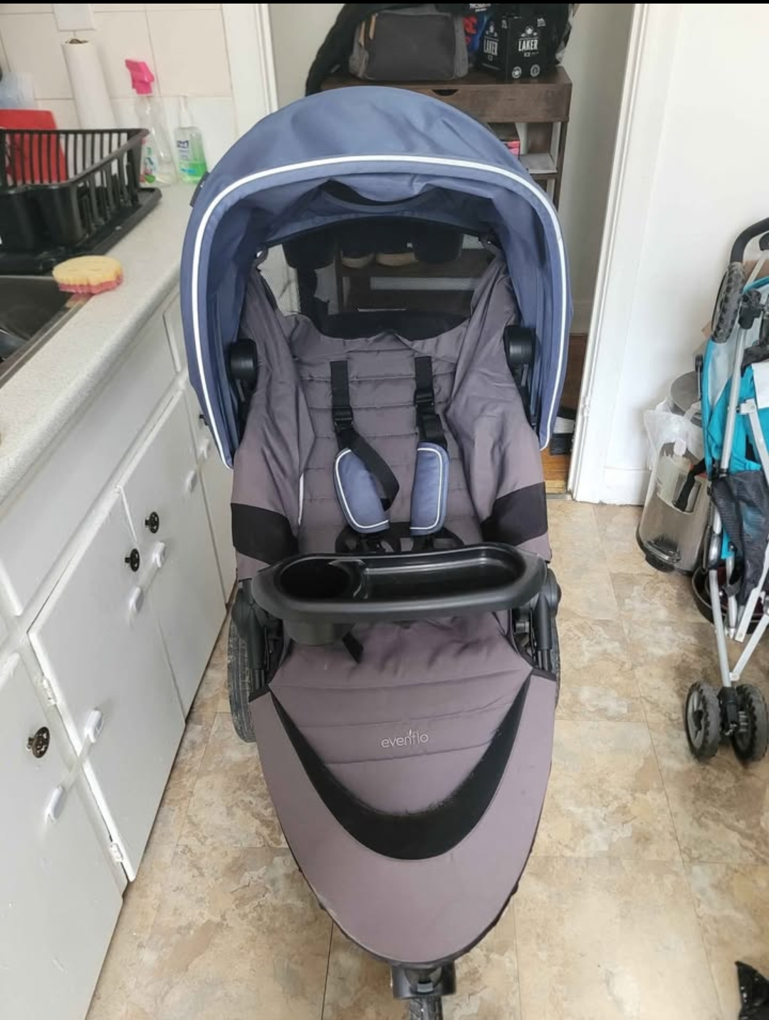 Evenflo Pivot stroller car seat combo - photo 2