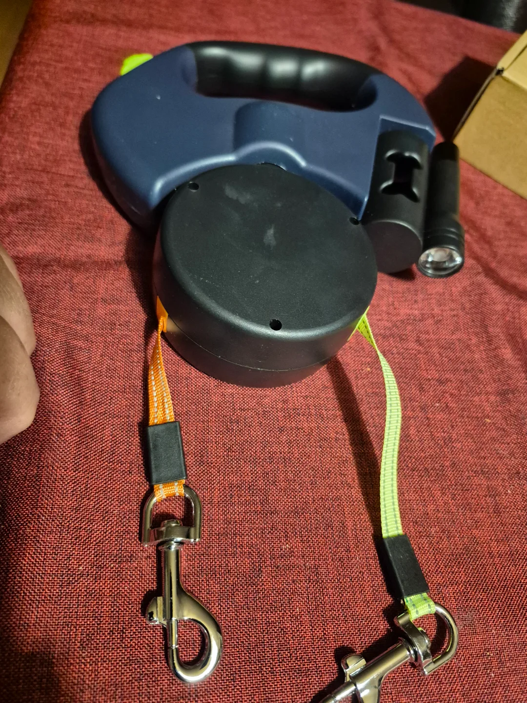 Double Retractable Dog Leash with Built-in LED Flashlight image indicator(9)