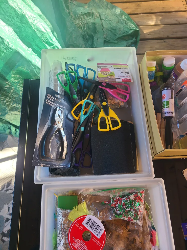 🇨🇦 Art and craft supplies, some used, some new- all for 50$ image indicator(2)