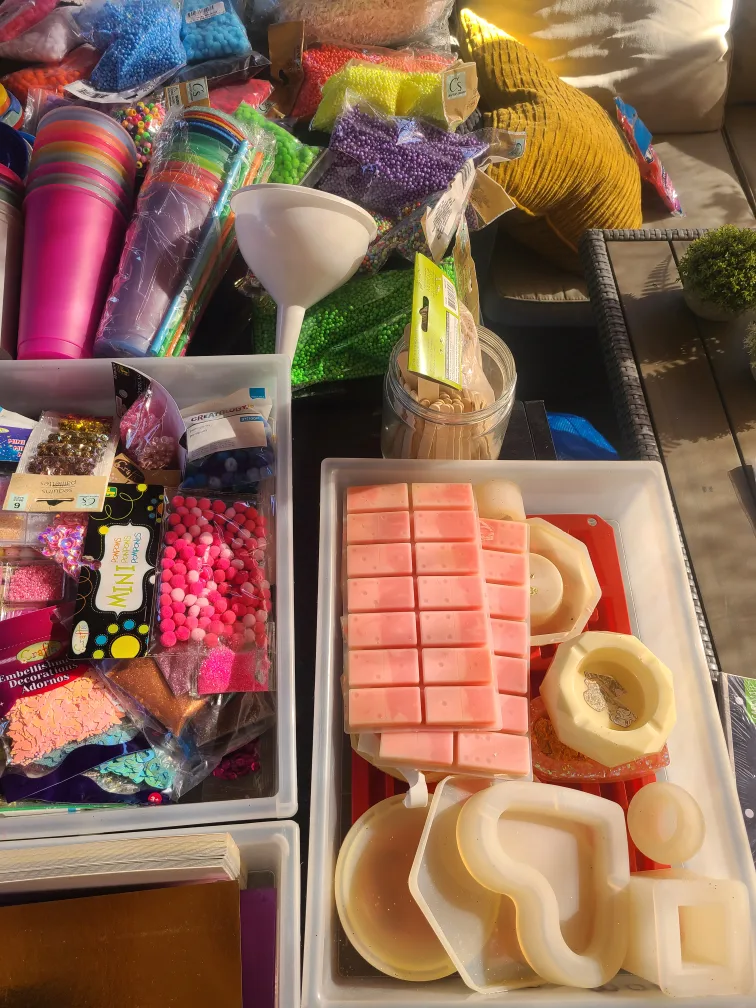 🇨🇦 Art and craft supplies, some used, some new- all for 50$ image indicator(4)