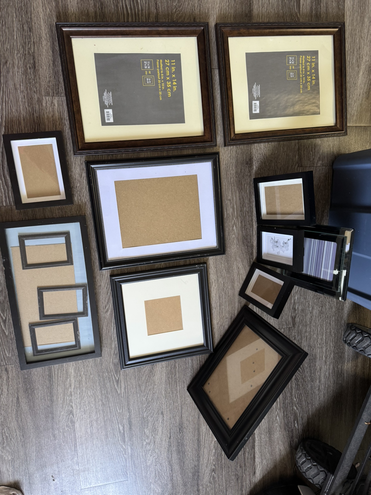 Moving: Bulk lot of picture frames