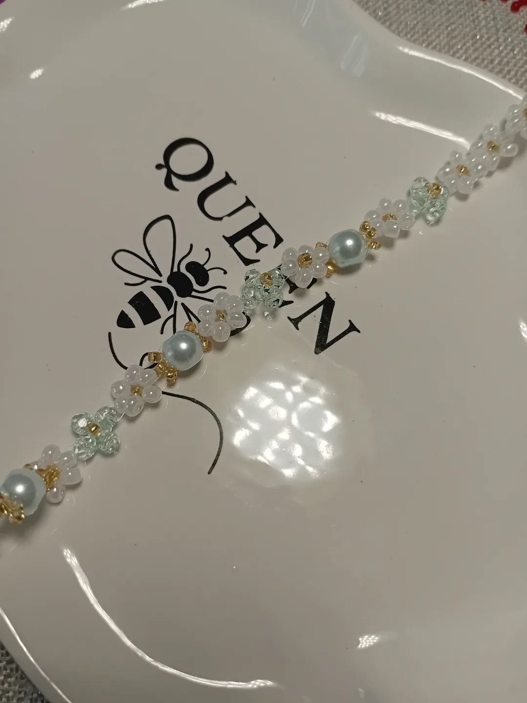 Beaded Bracelet - Mint Green and White Flowers image indicator(2)