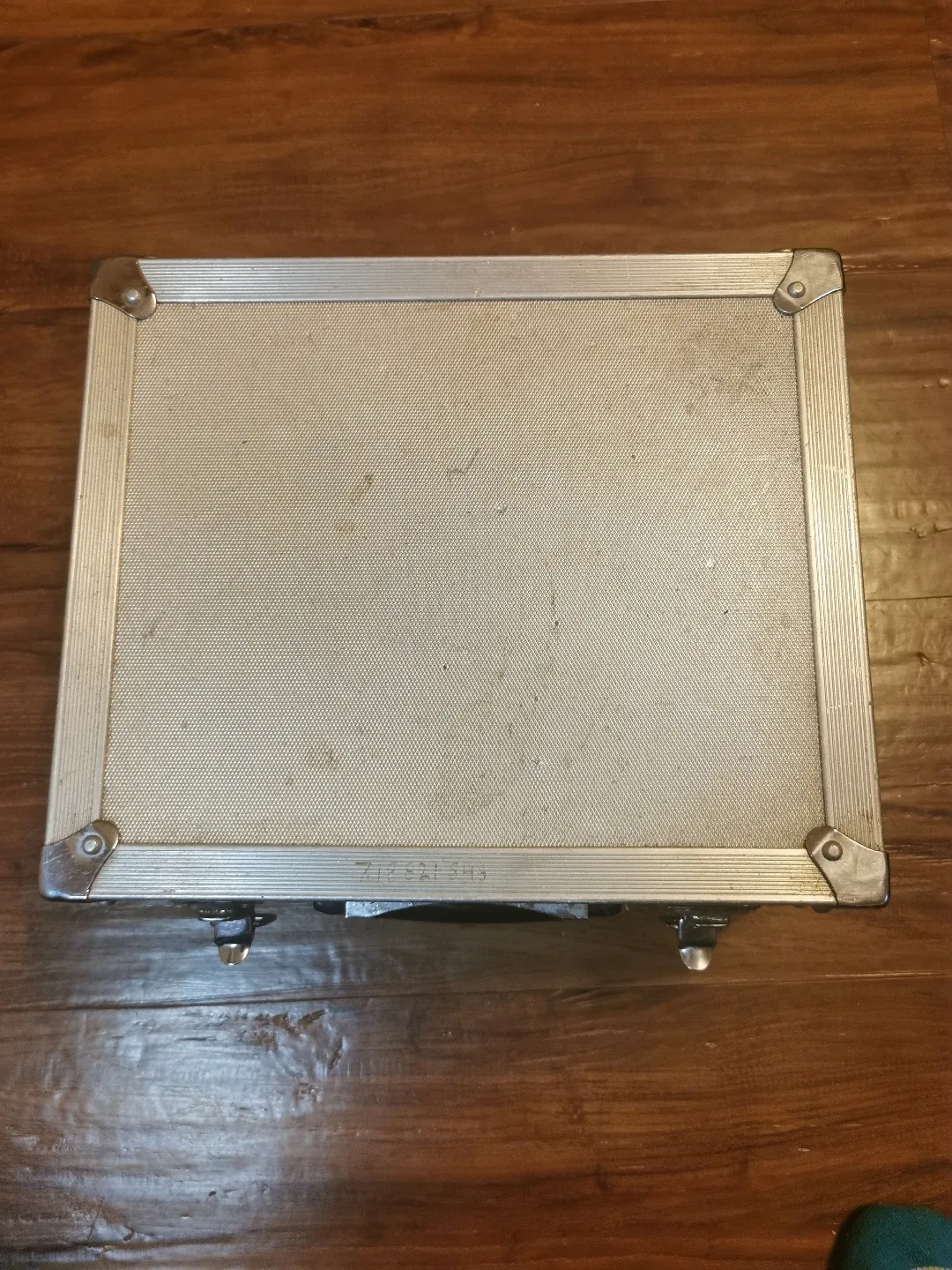 Aluminum Carrying Case with Foam Interior image indicator(2)