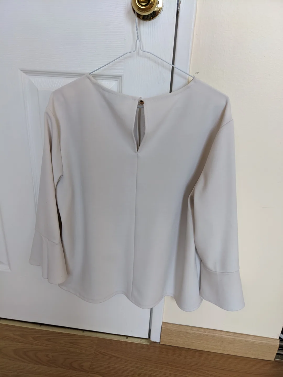 Cream-coloured Bell Sleeve Blouse image indicator(3)