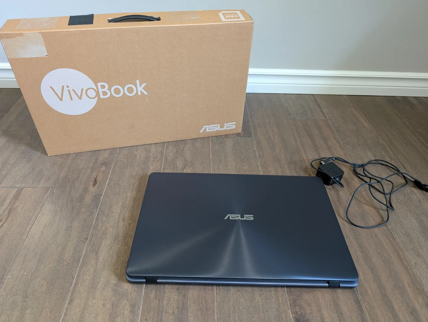 New ASUS 17" VivoBook Laptop image indicator(2)