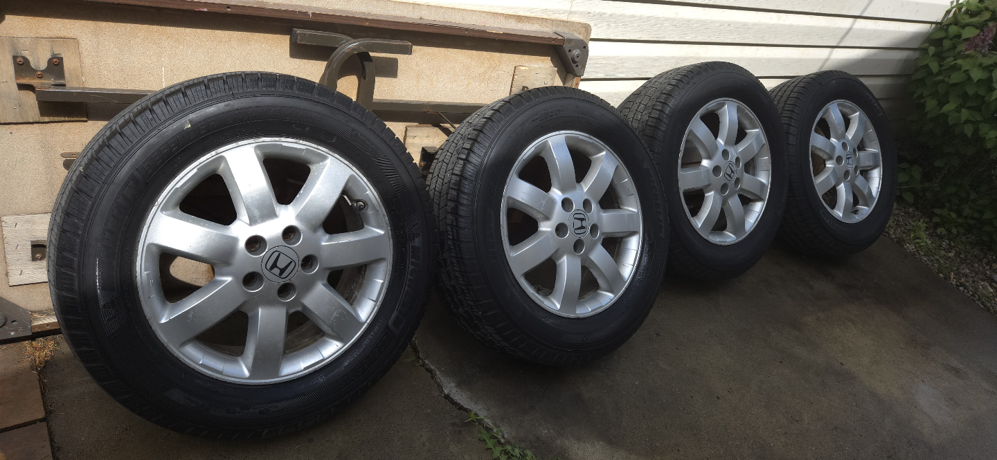 Set of 4 Honda CR-V alloy rims with tires - photo 2