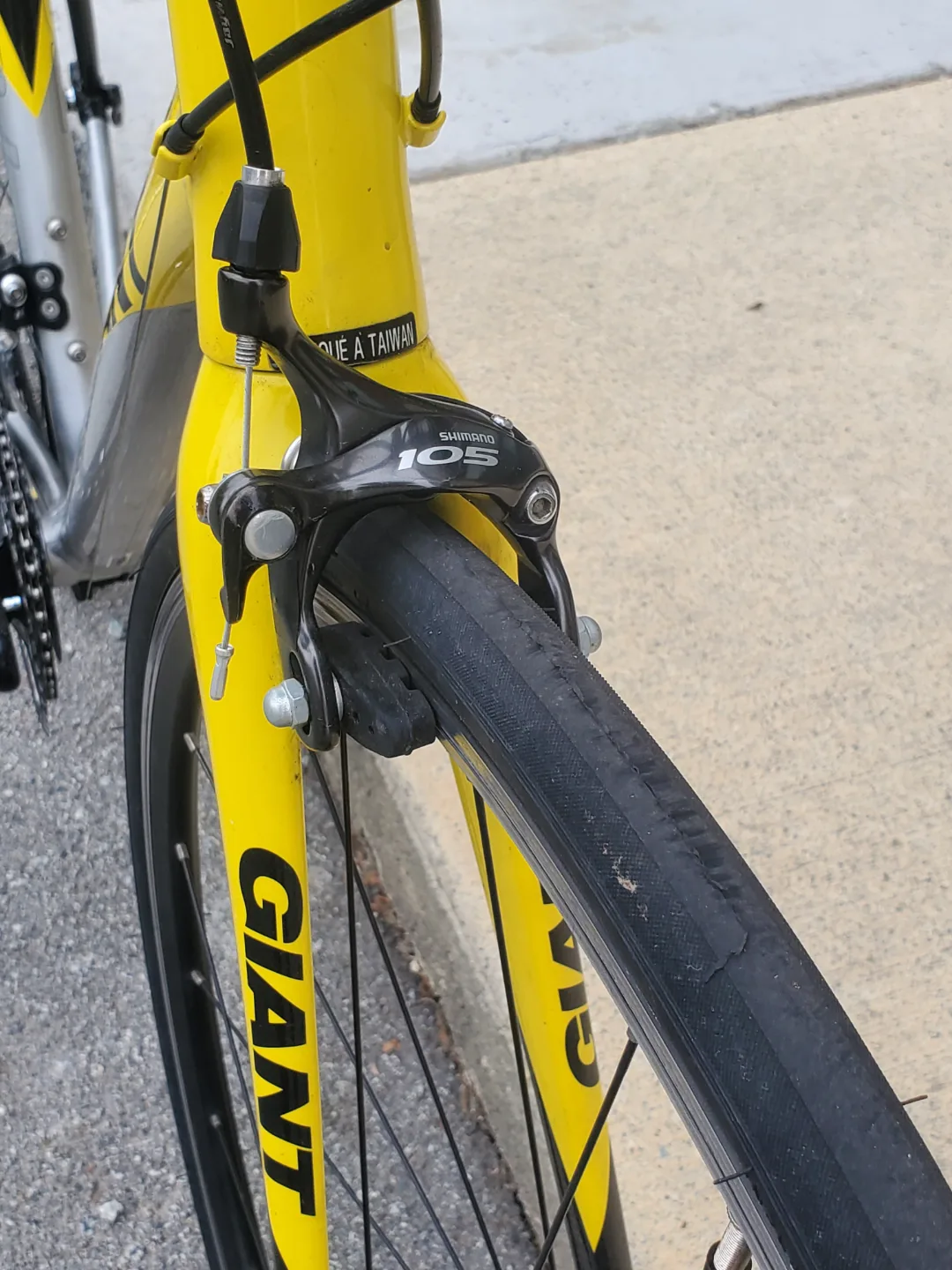 Refurbished 2009 Giant Defy 1 Road Bike image indicator(8)