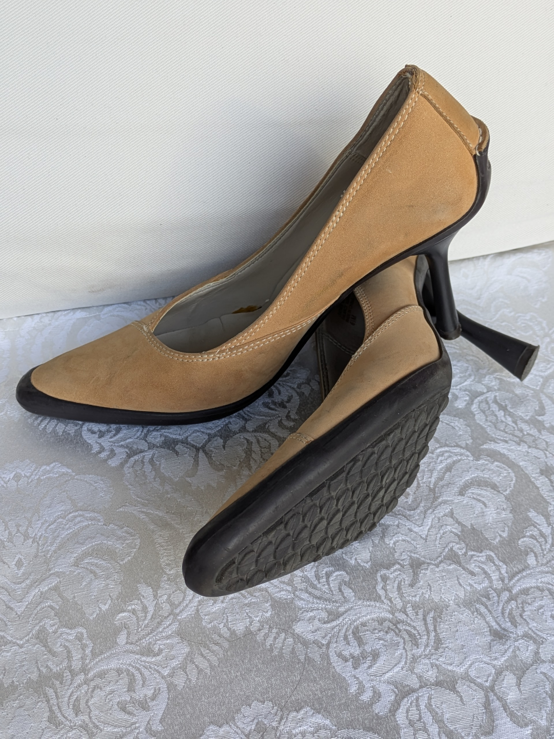 Anne Klein Sports Women's Tan Suede Heels Size 6.5 - photo 3