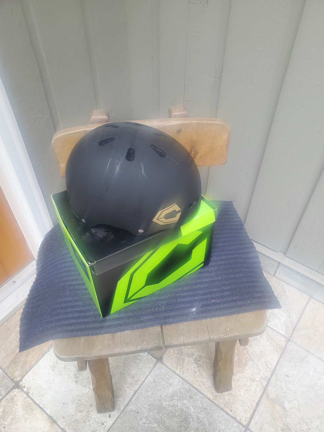 skate bike helmet Original in box - photo 2