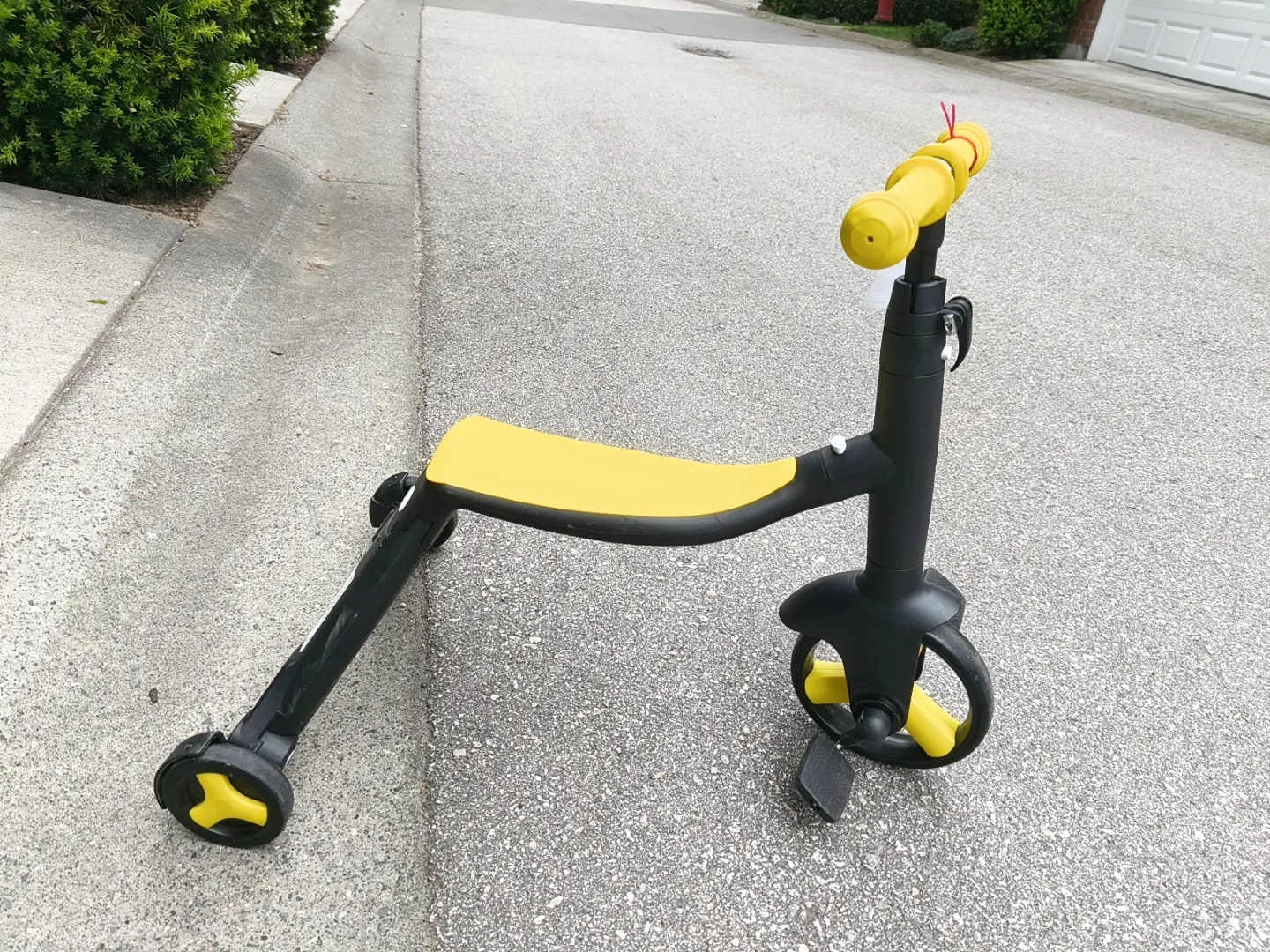 3-in-1 Kids' Scooter, Tricycle, and Balance Bike image indicator(4)