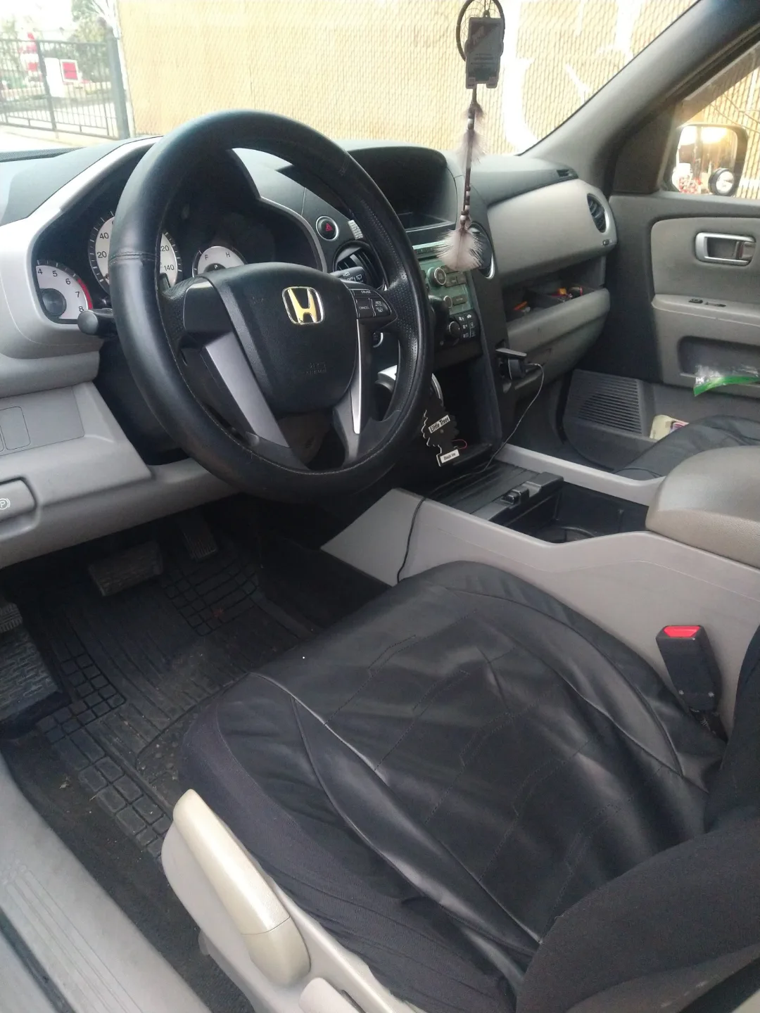 2009 Honda Pilot, one owner, 154,000 miles image indicator(7)