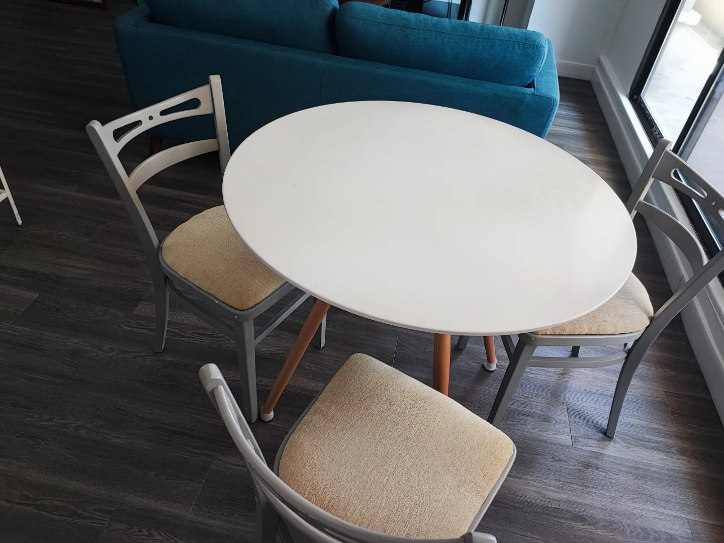 Structube Round White Table image indicator(5)