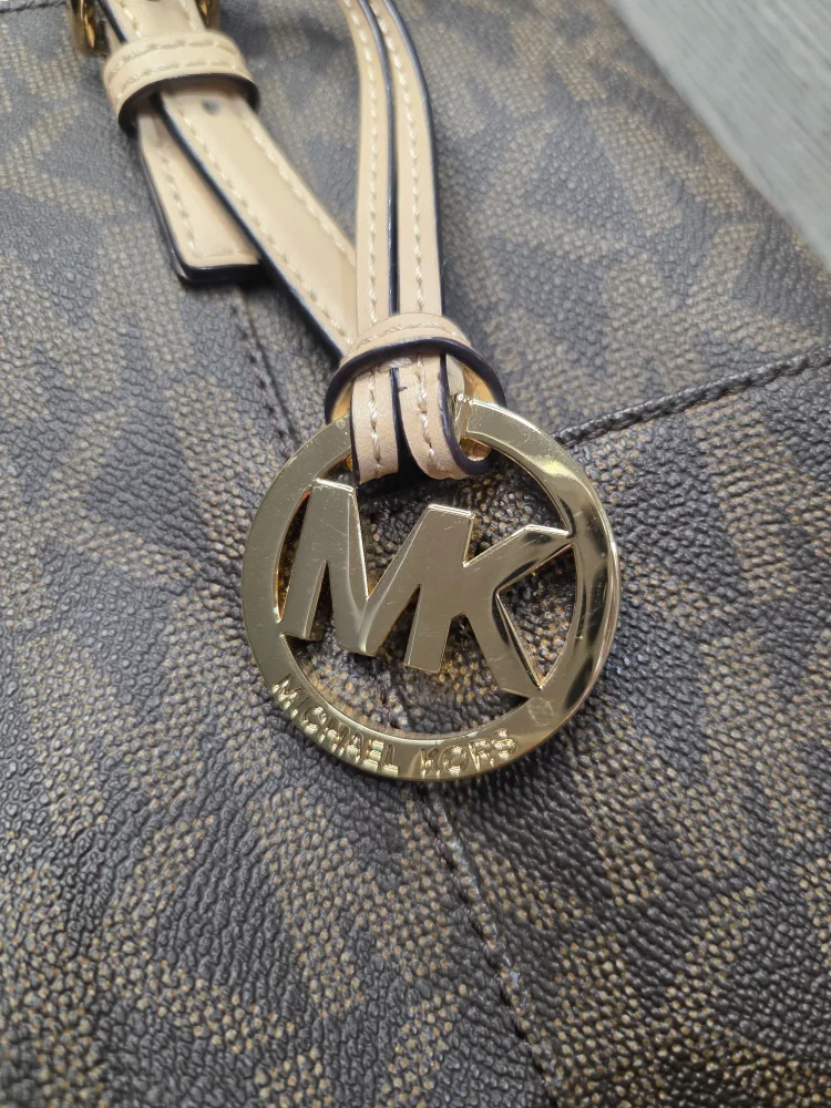 Michael Kors Jet Set Travel Tote image indicator(2)