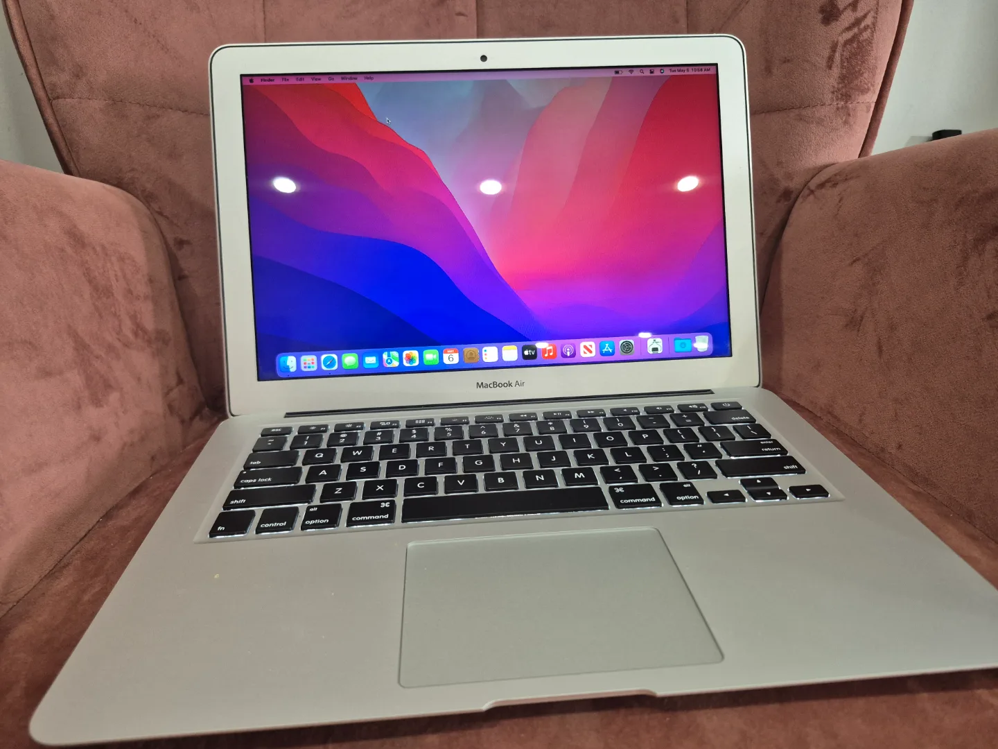 Apple MacBook Air 13-inch 2017 image indicator(2)