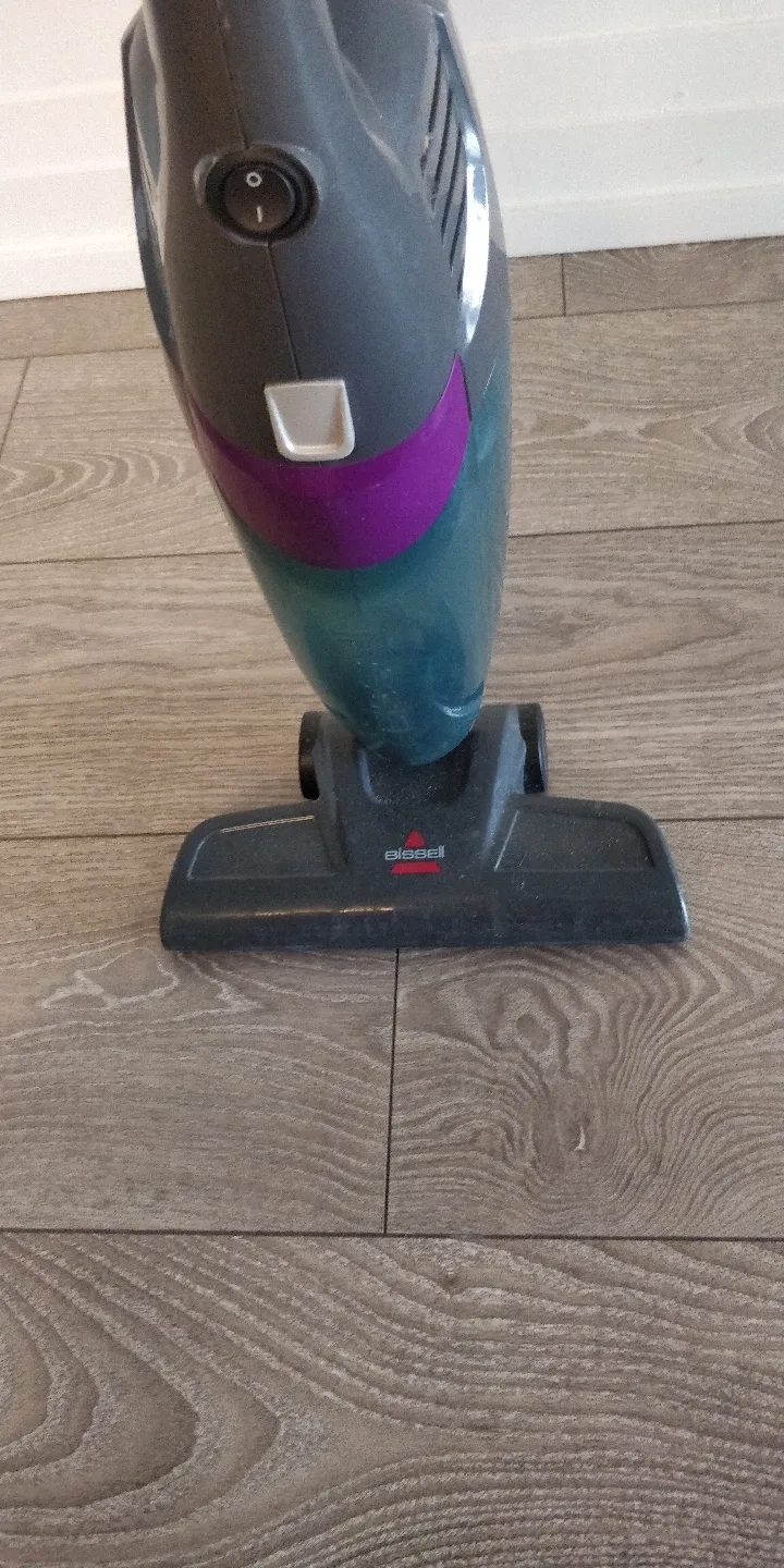 Bissell 3-in-1 Lightweight Stick Vacuum with QuickRelease Handle image indicator(5)