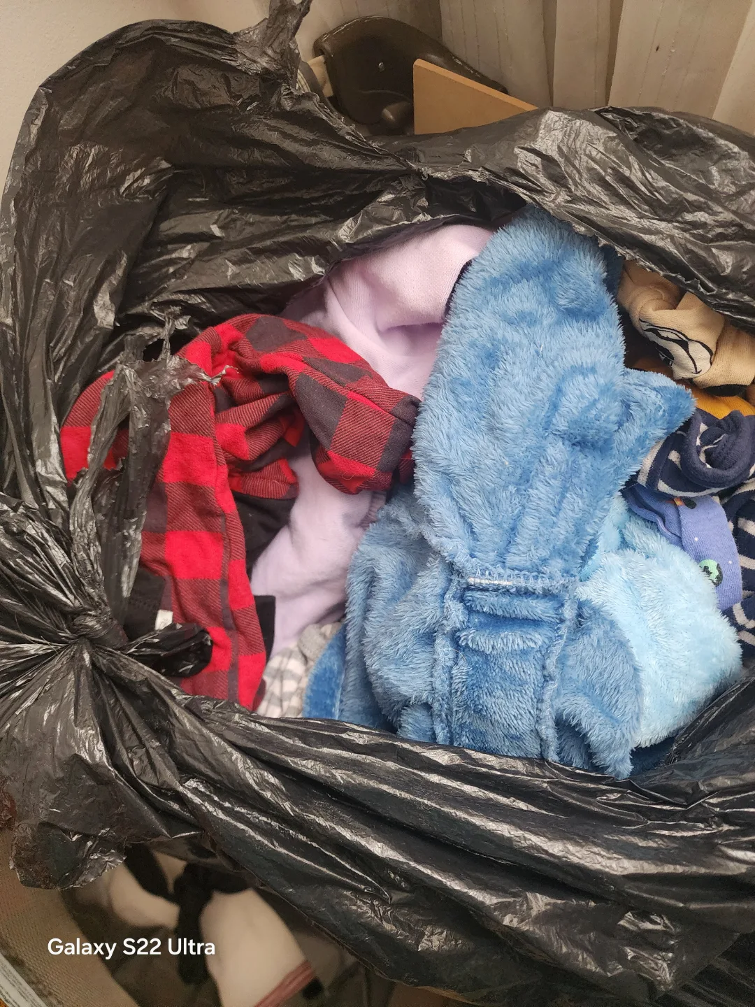 Bag of children's clothing thumbnail