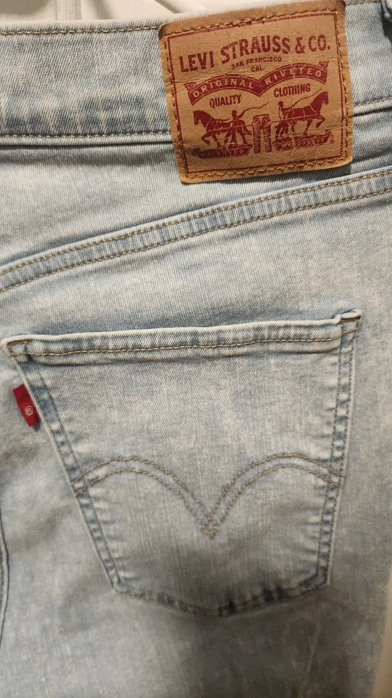 Levi's Mile High Super Skinny Jeans - Size 32 image indicator(2)