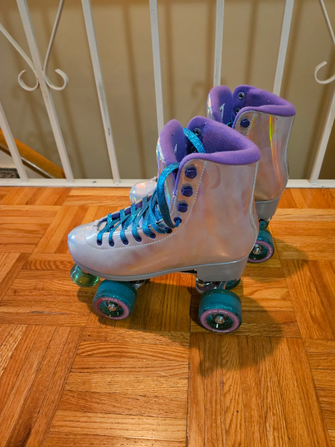 Impala Rollerskates - Size 7 image indicator(2)