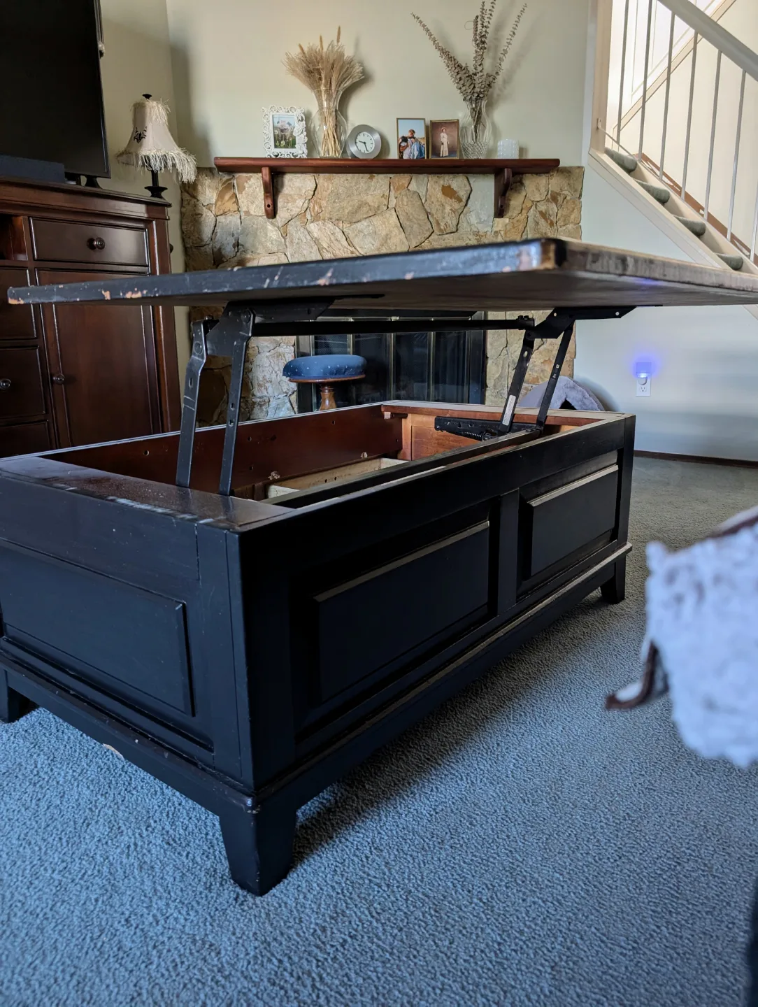 Black Lift-Top Coffee Table thumbnail