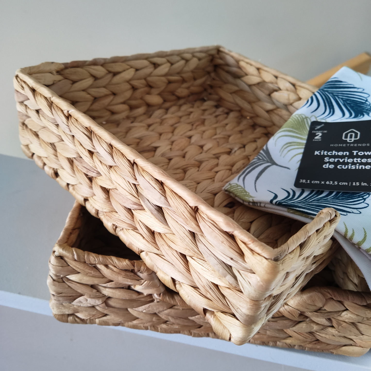 Set of Two Woven Baskets with Kitchen Towels - photo 4