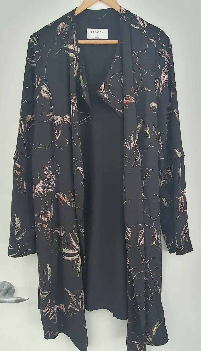 Aritizia Babaton Quincey Trench Coat Black Floral - Size Medium thumbnail