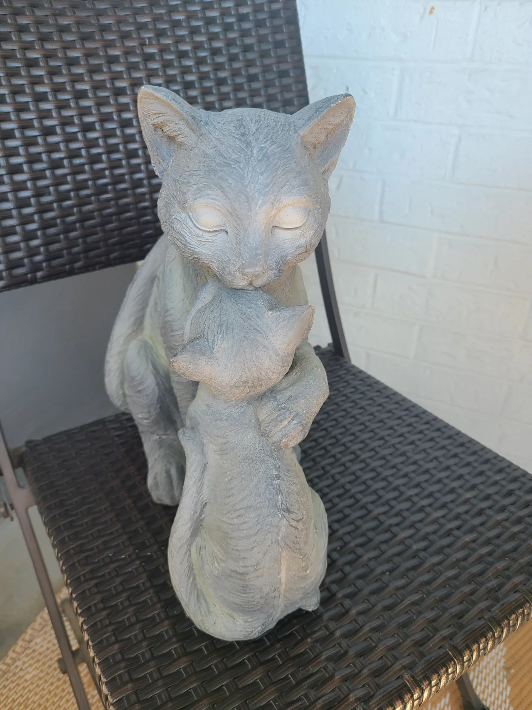 Adorable Cat Momma and Kitten Statue thumbnail