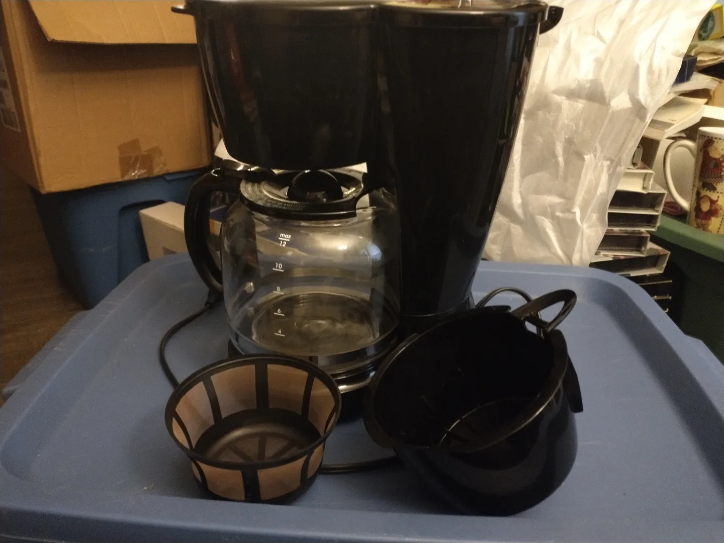 EVERYDAY ESSENTIALS 12 CUP COFFEE POT image indicator(2)