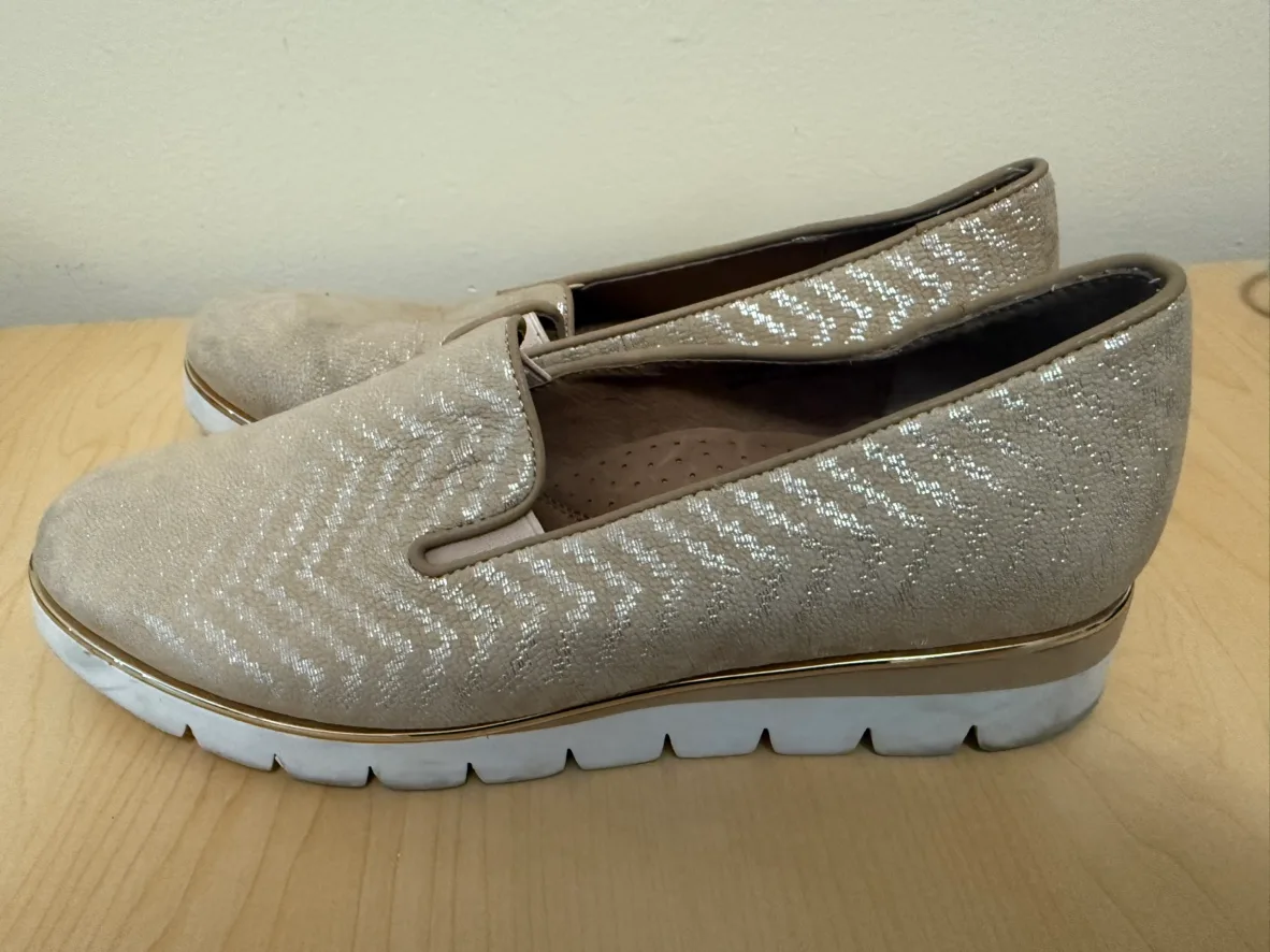 Women's Beige and Silver Slip-on Shoes - Size 37.5 image indicator(2)