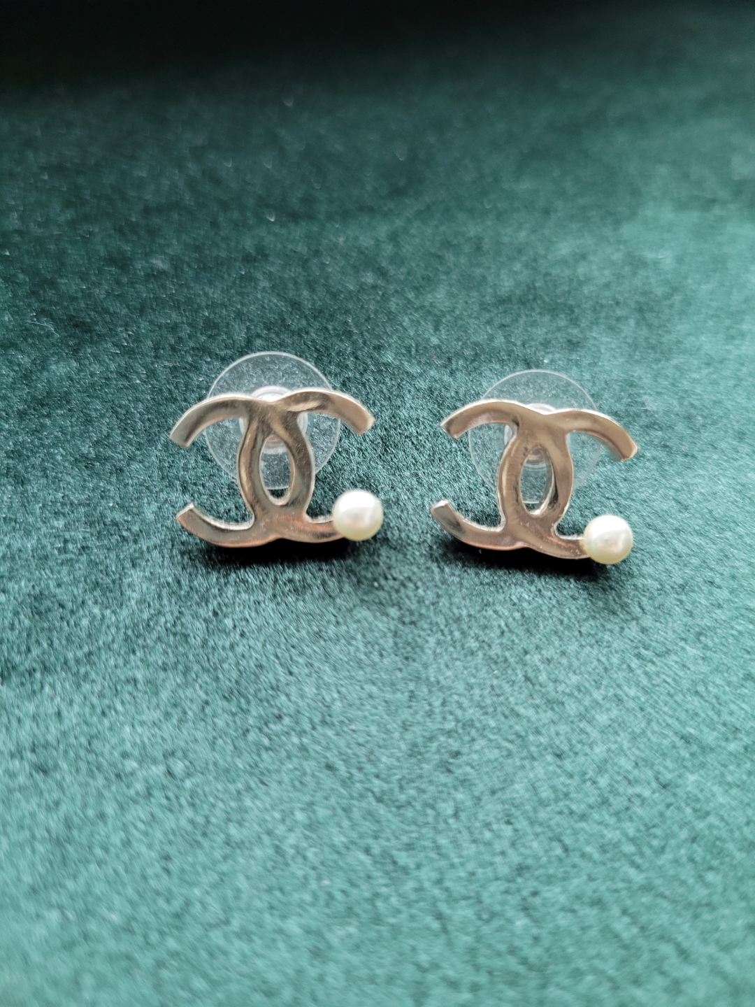 Chanel cc logo Pearl Accent Earrings - photo 2