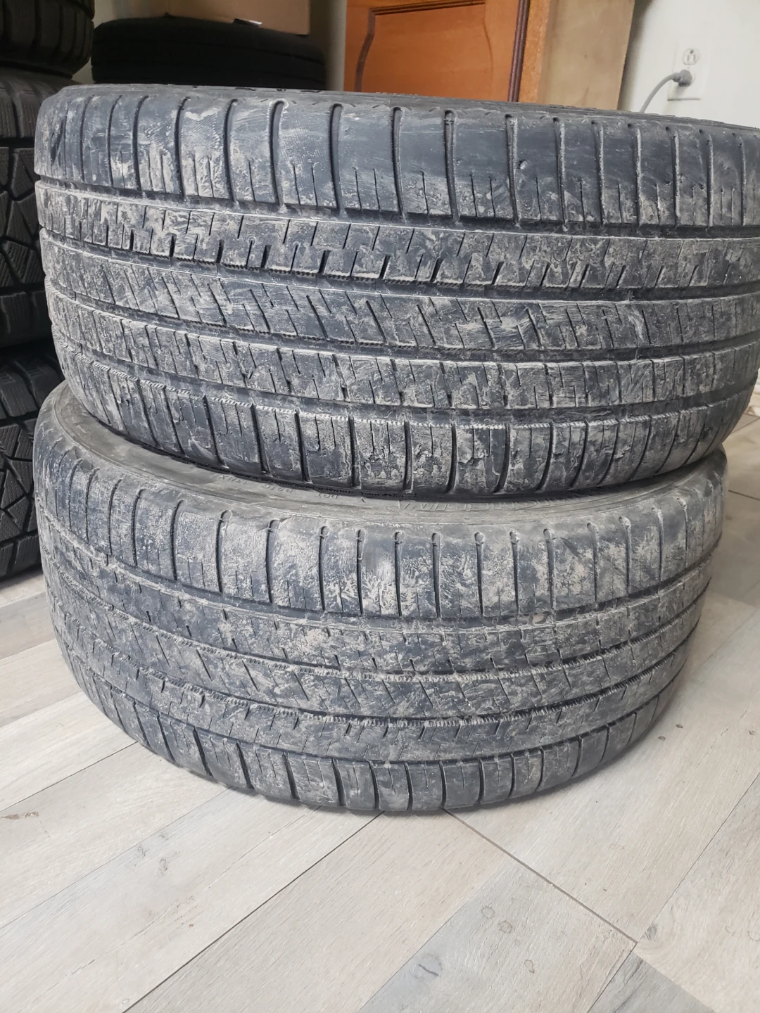 246/40R19 - photo 2