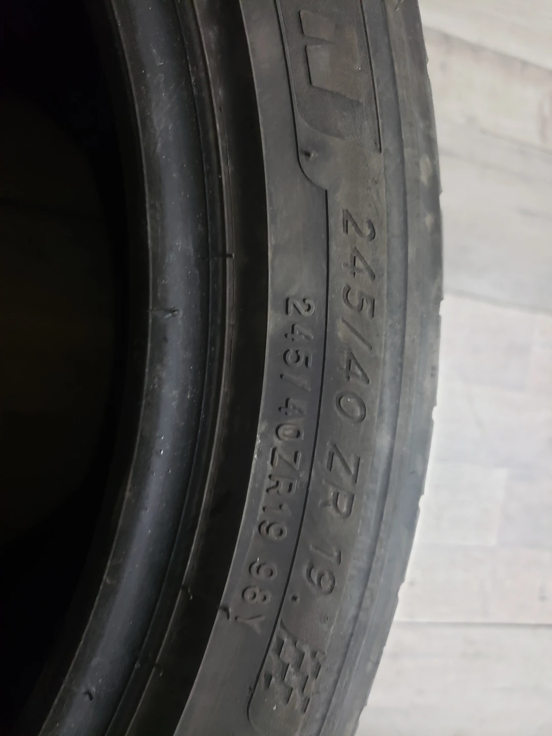 246/40R19 - photo 3