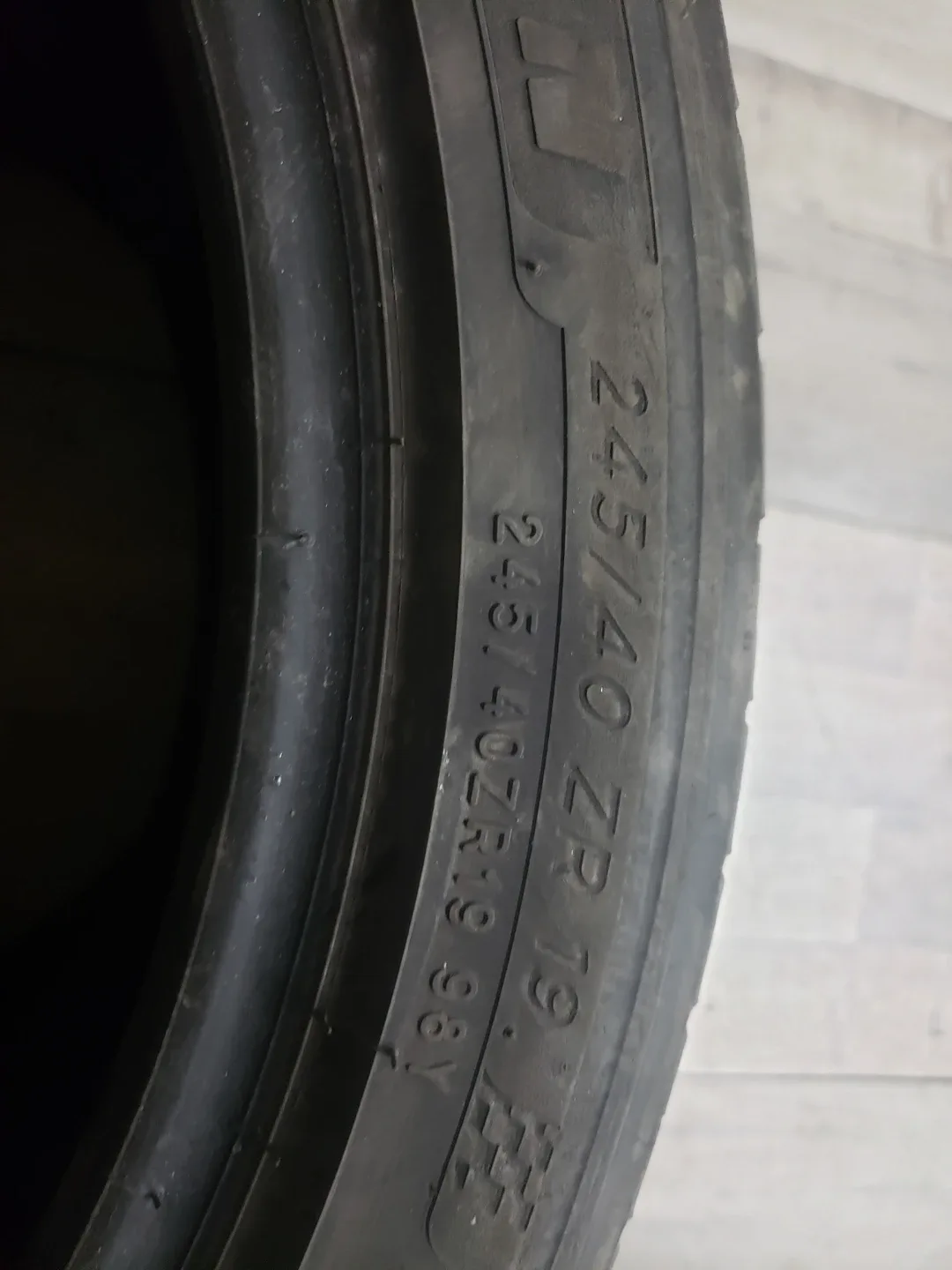 246/40R19 image indicator(3)