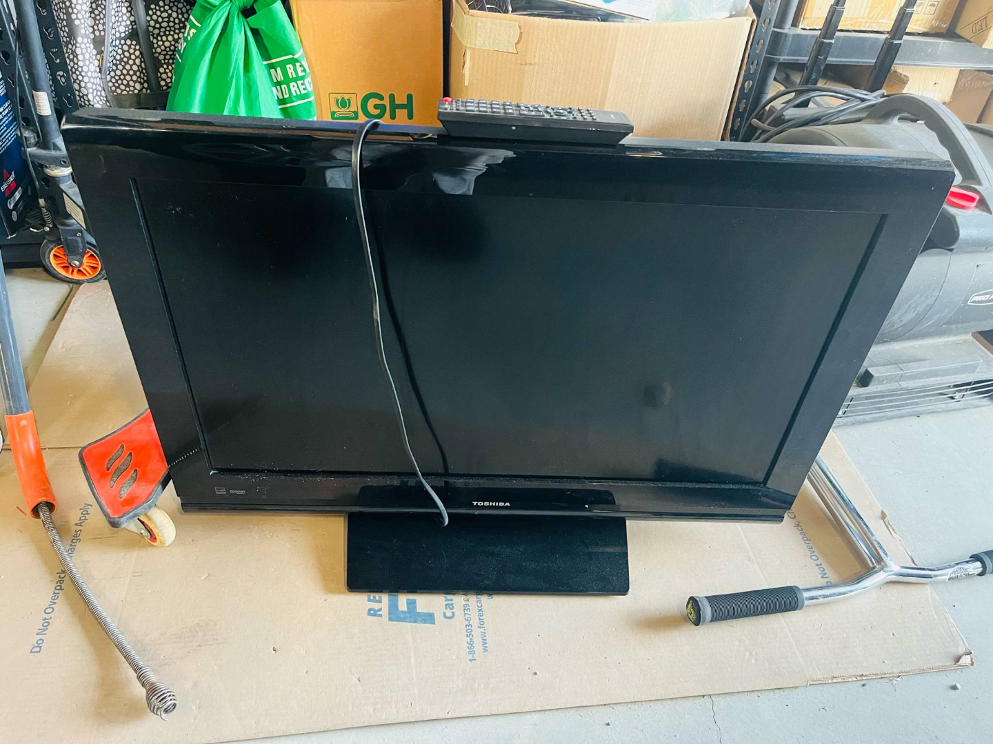 Toshiba 32AV502R 32-inch LCD HDTV