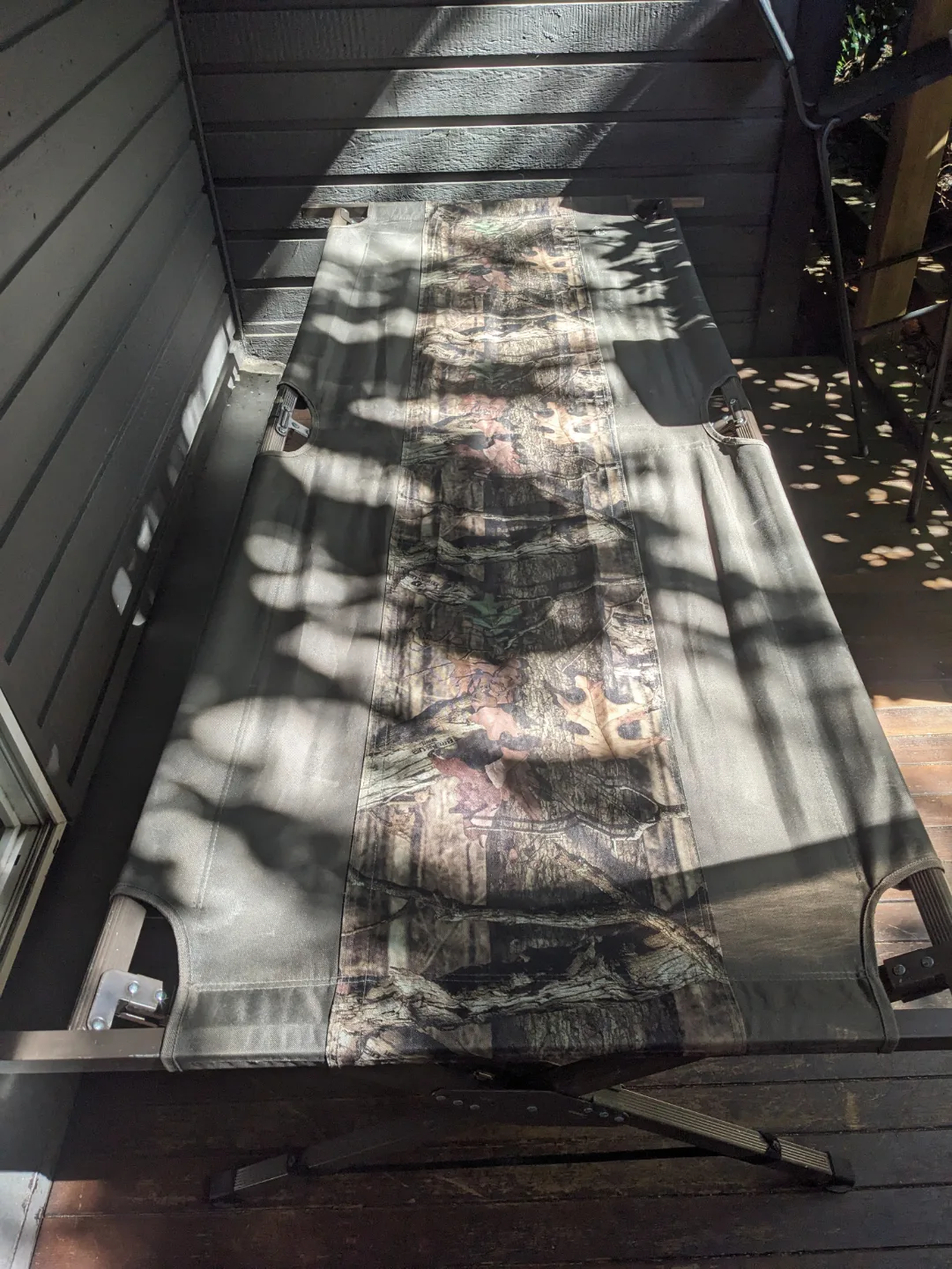 Used cot, camouflage print 🏒 thumbnail