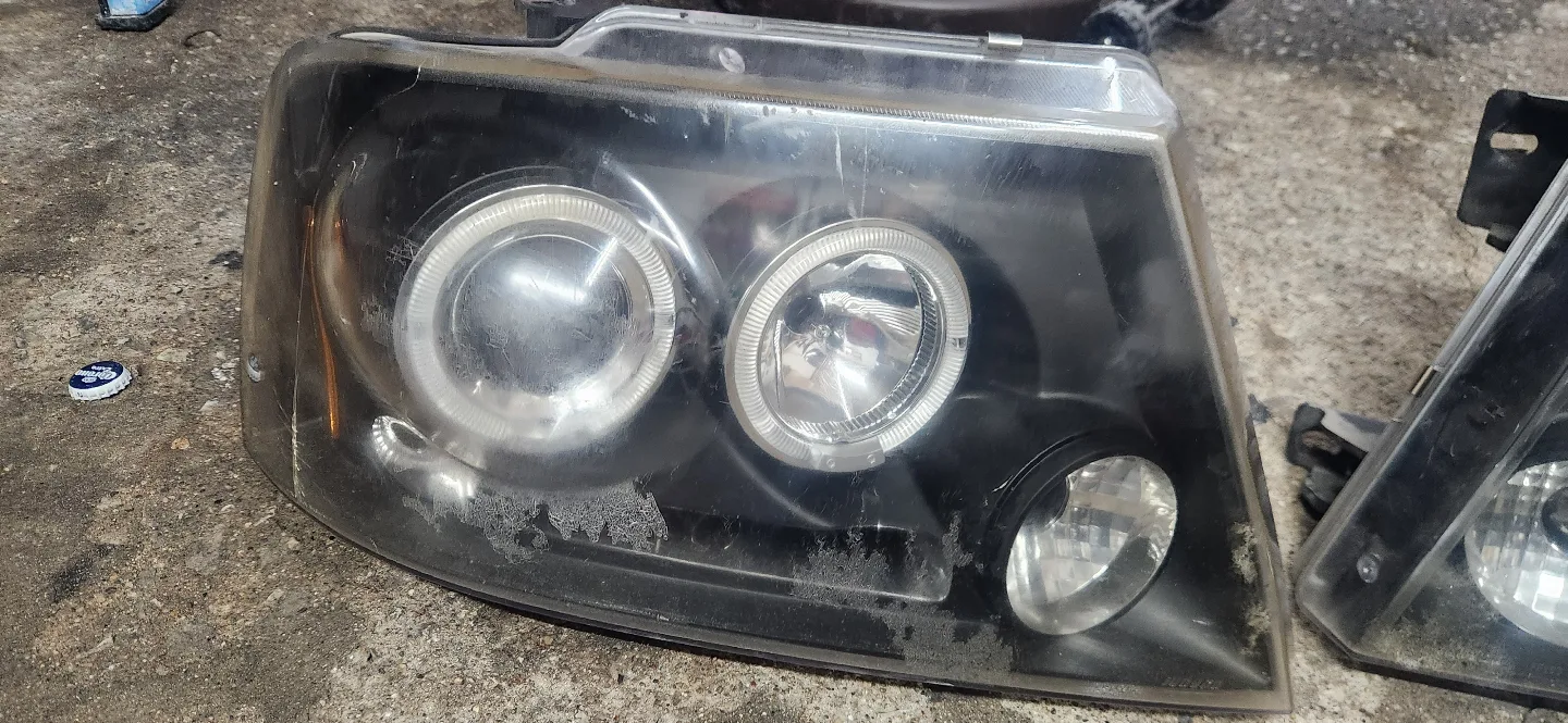 Pair of Ford F150 Projector Headlights image indicator(2)
