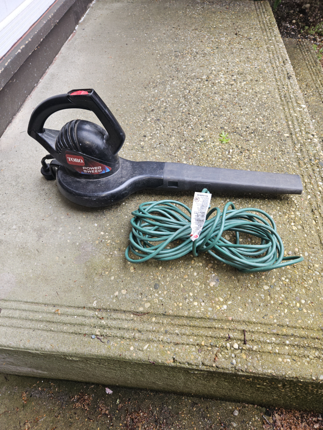 Leaf blower and power chord