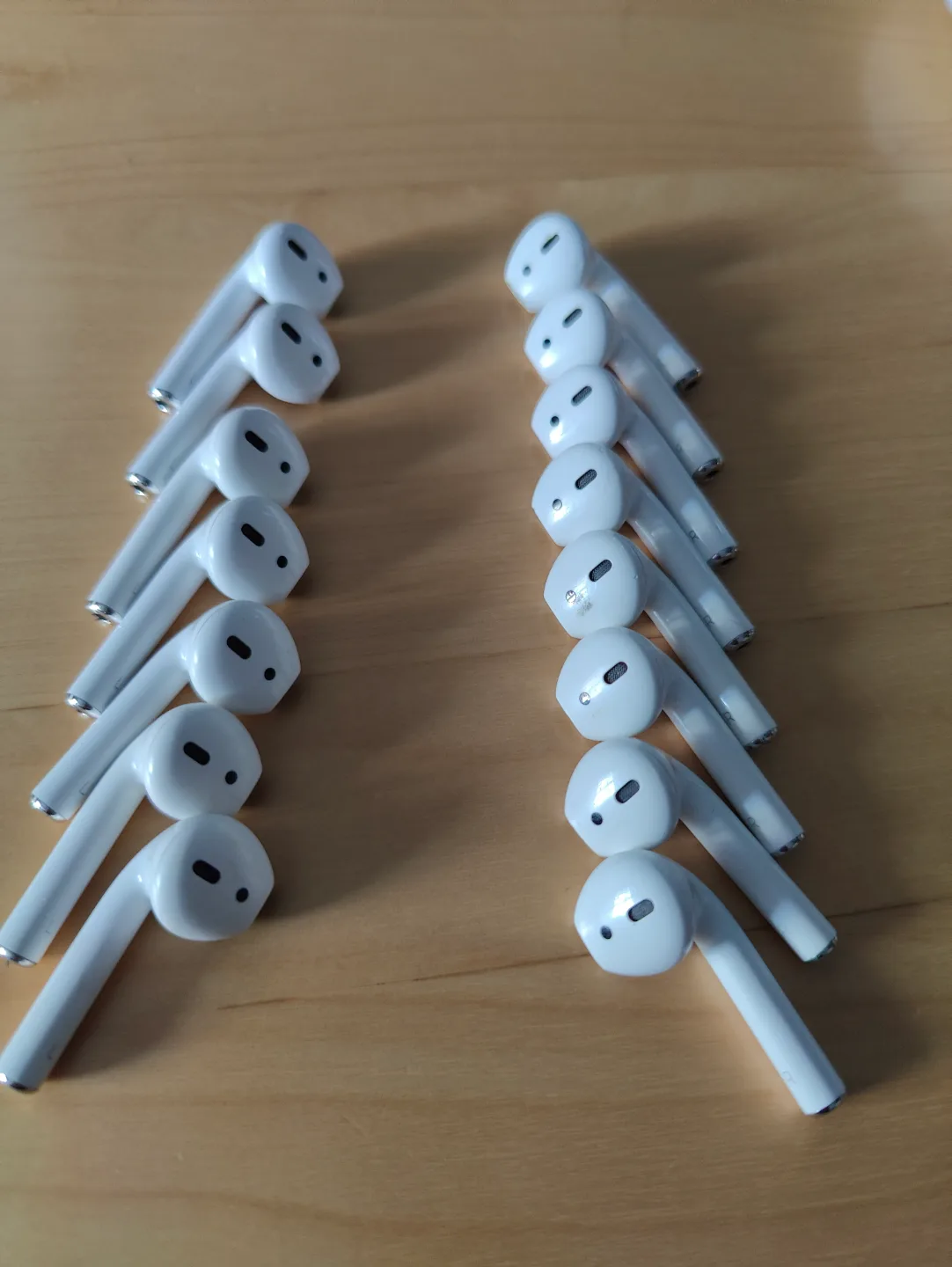 Apple Airpods 2 (2nd gen) L or R AirPod thumbnail