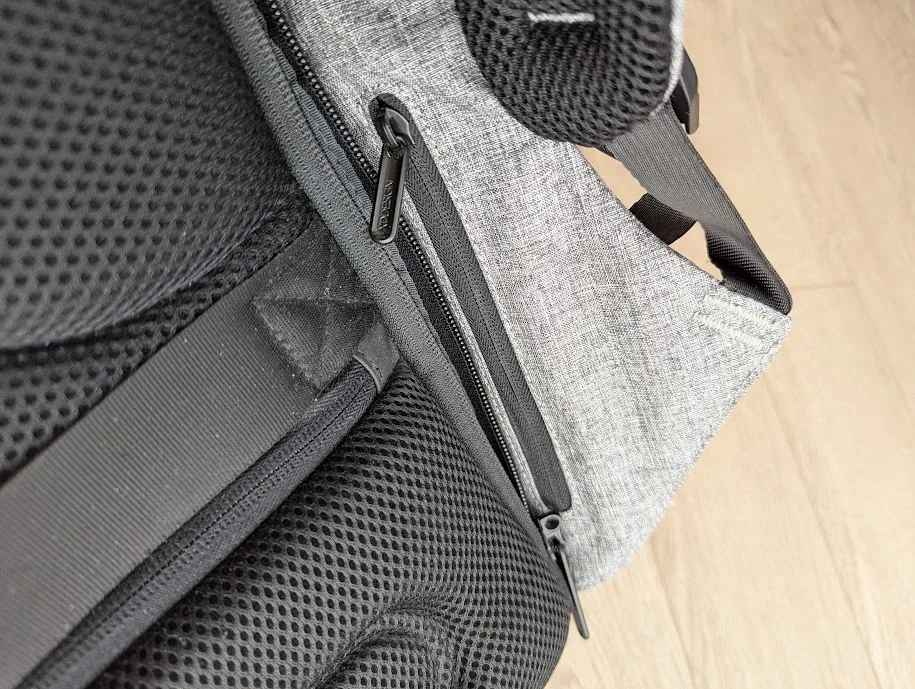 XD Design Bobby Backpack with USB Port image indicator(5)