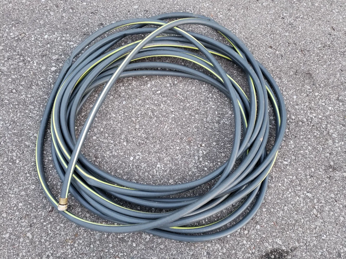 Heavy-duty garden hose thumbnail