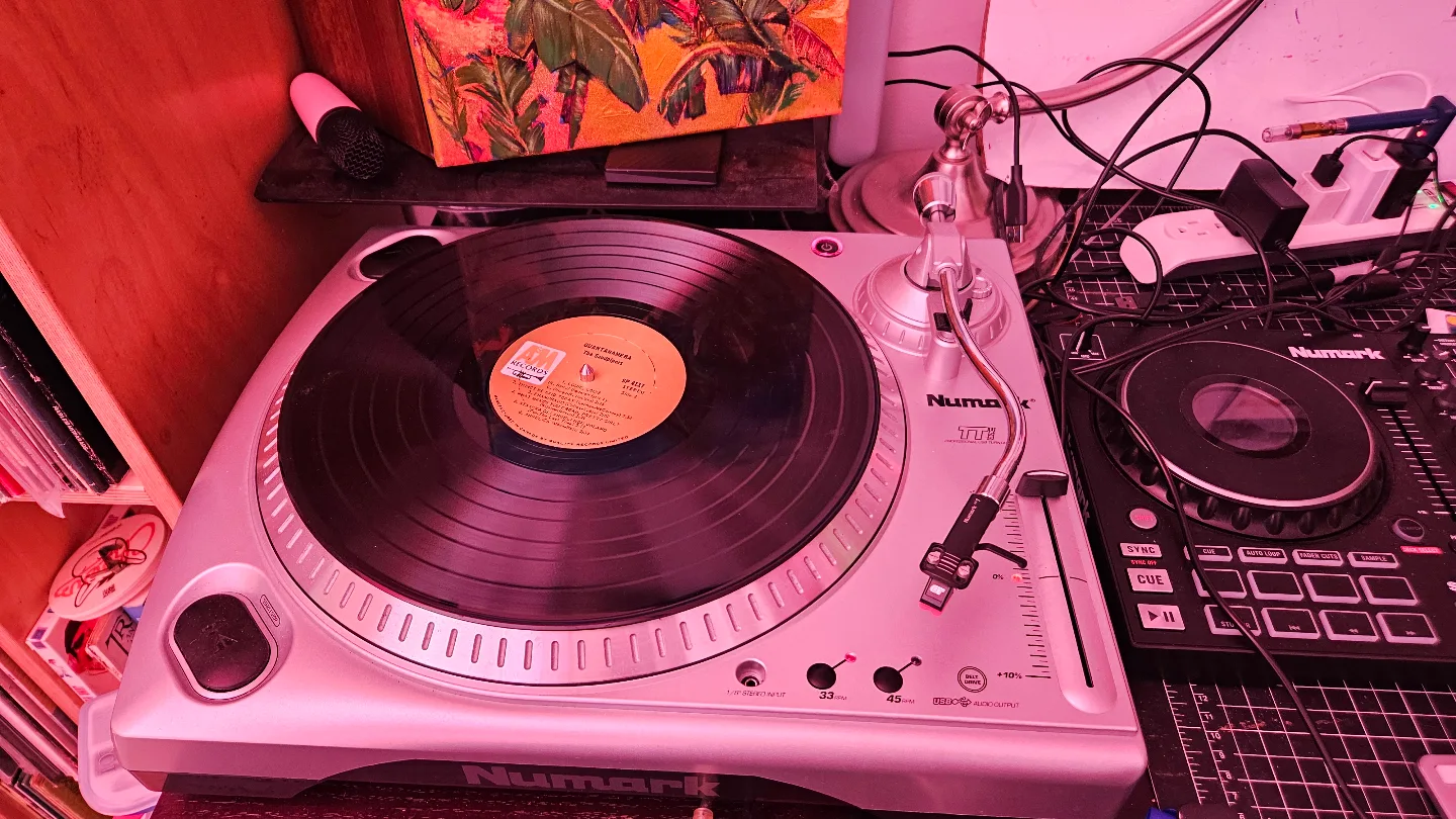 Numark TTUSB Turntable with extra Cartridges thumbnail