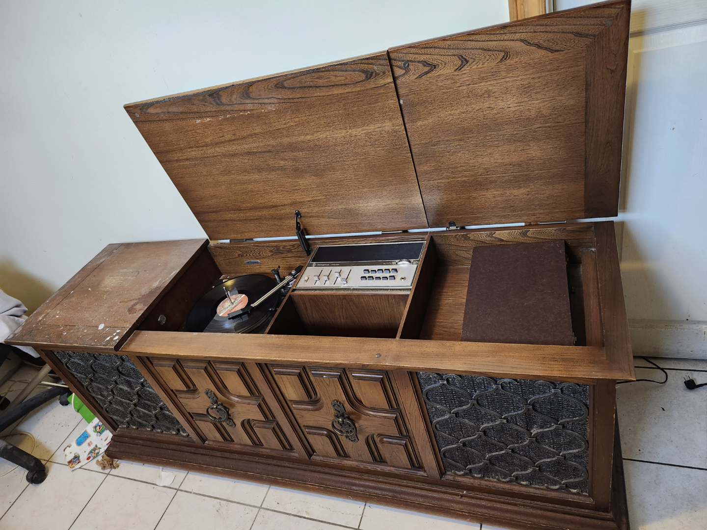 Vintage Console Stereo with Record Player - photo 2